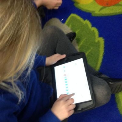 Using the Ipad to program - using ScratchJr